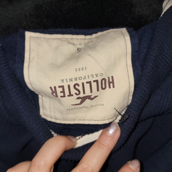 HOLLISTER - Picture 11 of 12